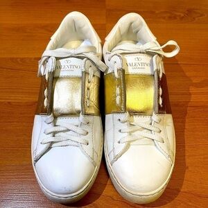 VALENTINO rockstud sneakers in white and gold